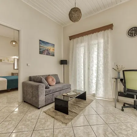 Nitsa's Corner Apartment *