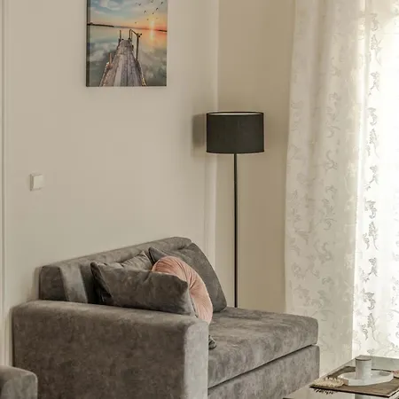 Nitsa's Corner Apartment *