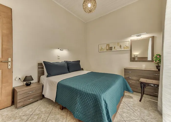 Nitsa's Corner Apartment