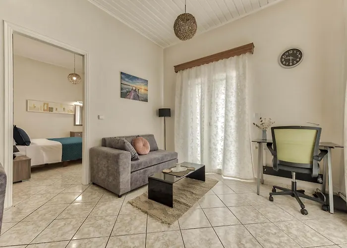 Nitsa's Corner Apartment *